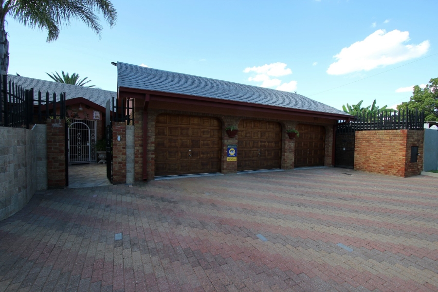 4 Bedroom Property for Sale in Naudeville Free State